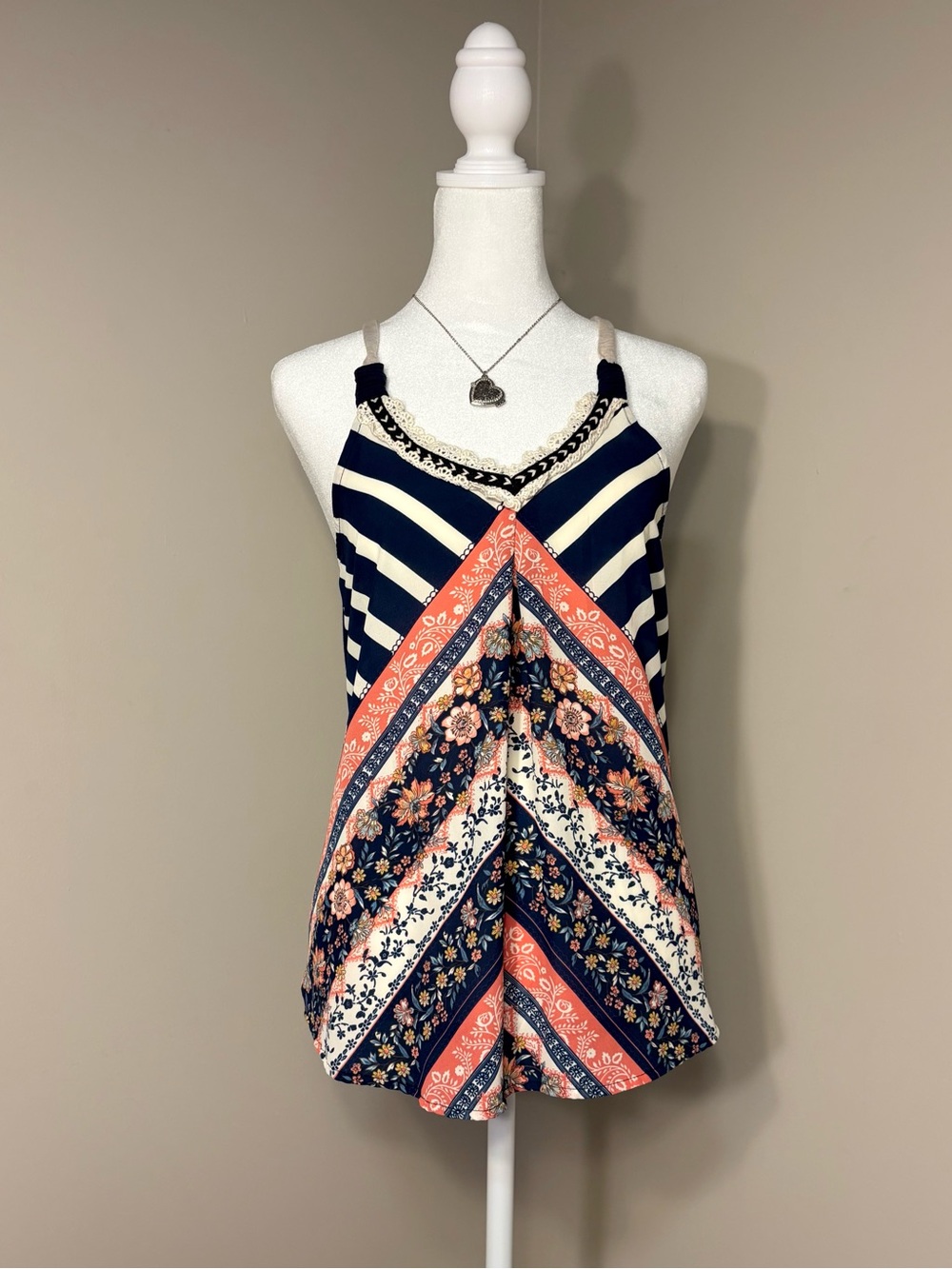 Vintage Jolt Tank Top Women’s Size Medium Lace Neckline Boho 2010s Chevron